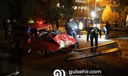 Nevşehir'de aydınlatma direğine çarpan otomobildeki 2 kişi yaralandı