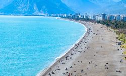 Antalya'da önce fırtına sonra deniz keyfi