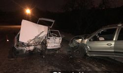 Kayseri'de araçlar kafa kafaya çarpıştı