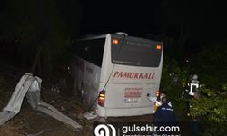 Manisa'da kamyonet ile yolcu otobüsü çarpıştı: 7 yaralı