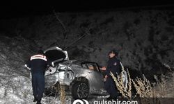 Kırıkkale'de depremzedeleri taşıyan otomobil devrildi 2'si çocuk, 6 kişi yaralandı.