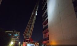 Manisa'da apartman dairesinde yangın, 6 yaralı