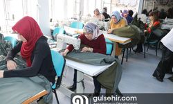 Yozgat'ta depremzedeler için uyku tulumu üretiliyor