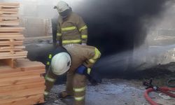 Kırıkkale'deki bir kereste deposunda yangın çıktı