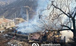 Erzurum'da çıkan yangın sonucu 4 ev kullanılamaz hale geldi