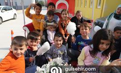 Denizli'de esnaf depremzede çocuklar için etkinlik düzenledi