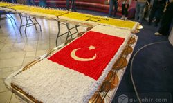 Depremzede çocuklar için 15 metrelik pasta hazırlandı