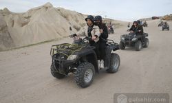 Kapadokya'da depremzede gençler arazi araçlarıyla gezdi