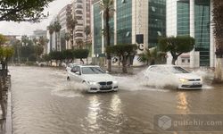 Hatay, İskenderun’da sağanak yağış hayatı etkiledi