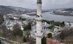 İstanbul'da Eyüp Sultan Camisi'ne ilk mahya asıldı