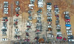 Gaziantep'te enkazdan çıkarılan araçlar sahiplerini bekliyor