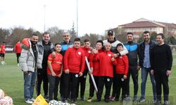 Down sendromlu futsal takımı Kayserispor'u ziyaret etti