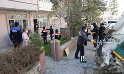 Konya'da apartman dairesinden 5 kamyon dolusu çöp çıktı