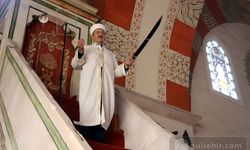 Edirne Eski Cami'de 6 asırdır kılıçla hutbe veriliyor