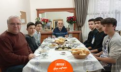 Alemdar'da ilk iftar dernek başkanının evinde yapıldı