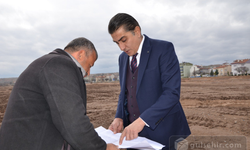 Gülşehir Belediye Başkanı çalışmaları inceliyor