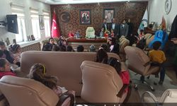 Karapınar'da öğrenciler belediyeyi ziyaret etti