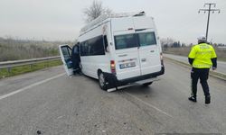 Kırklareli'nde minibüs ile hafif ticari araç çarpıştı