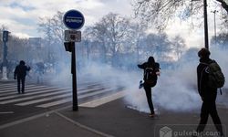 Fransa'da emeklilik reformu protesto ediliyor