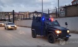 Hakkari'de polis aracına taş atan 15 kişi gözaltında