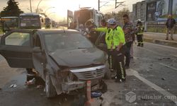 Kocaeli'de iki otomobil çarpıştı, yaralılar mevcut