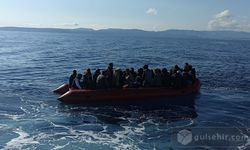 İzmir açıklarında 62 düzensiz göçmen karaya çıkarıldı