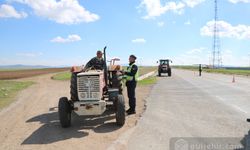 Kırşehir'de traktör sürücülerine uyarı ve bilgilendirme