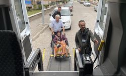 Nevşehir'de engelli ve hastalar, görevliler ile oy kullandı