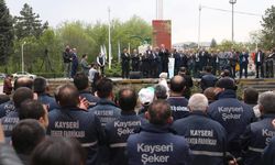 Bakan Akar, Kayseri'de işçilerle bir araya geldi