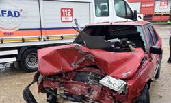 Sinop’ta otomobil ile traktör çarpıştı, 2 yaralı