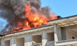 Balıkesir'de korkutan yangın: Çatı bir anda alev aldı