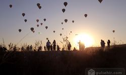 Kapadokya'da sıcak hava balonları gökyüzünde
