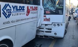 Halk otobüsü önündeki halk otobüsüne çarptı: 9 yaralı 