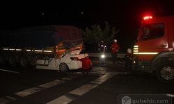 Otomobil tıra çarptı: Araçtaki 2 kişi hayatını kaybetti
