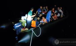 Çanakkale’nin Ayvacık İlçesinde Göçmenler Lastik Botla Son Anda Kaçarken Yakalandılar