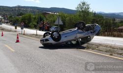 ''Belediye Başkanı Ölümden Döndü''Makam Aracı Otomobil İle Çarpıştı:2 Yaralı