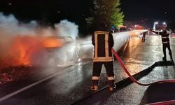 Kastamonu'da Seyir Halindeki Otomobil:'' Alev Topuna Döndü''