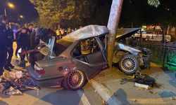 Kastamonu'da Ağaca Çarpan Araba İki Parçaya Bölündü:''Sürücü Sıkıştı Zorlukla Çıkartıldı''