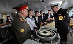 Kuzey Kore Lideri Rus Bombardıman Uçaklarını İnceledi