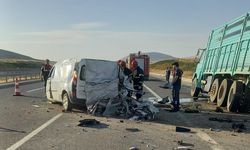 Nevşehir'de Kaza: ''Ticari Araç Kamyona Arkadan Çarptı 2 Ölü''