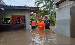 Tayland'da Sel Felaketi: ''Hayat Durma Noktasına Geldi Köprü Yıkıldı''