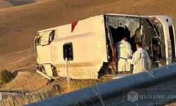 Van'da Feci Kaza: ''Göçmenleri Taşıyan Midübüs Takla Attı 5 Ölü 21 Yaralı''
