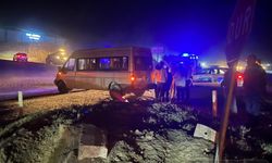 'Nevşehir'de Minibüsün Refüje Çarpması Sonucu 7 Kişi Yaralandı'