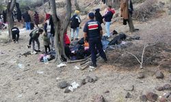 Ayvacık'ta Kaçak Göçmen Operasyonu: 27 Kaçak Göçmen ve 4 Organizatör Yakalandı