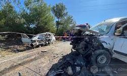 Manisa'da Feci Trafik Kazası : ''2 Kişi Hayatını Kaybetti, 3 Kişi Yaralandı"
