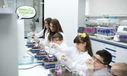 Orzaks İlaç Laboratuvarlarını Genç Bilim İzleyicilerine Açtı