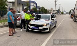 Kocaeli'de Park Halindeki Tıra Çarpan Sürücü 2.39 Promil Alkollü Çıktı