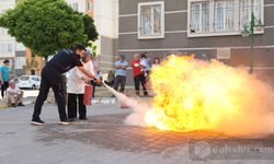 İtfaiye mahalle sakinleri ve apartman sakinlerine yangın egitimi verdi