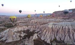Kapadokya'da Renkli Balon Gökyüzünü Süsledi: UNESCO Mirası Üzerinde Ateşli Yükseliş Büyüledi