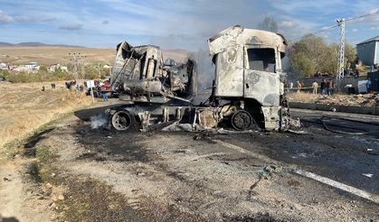 Ağrı'da tankerle yolcu otobüsü çarpıştı. 7 Kişi hayatını kaybetti.